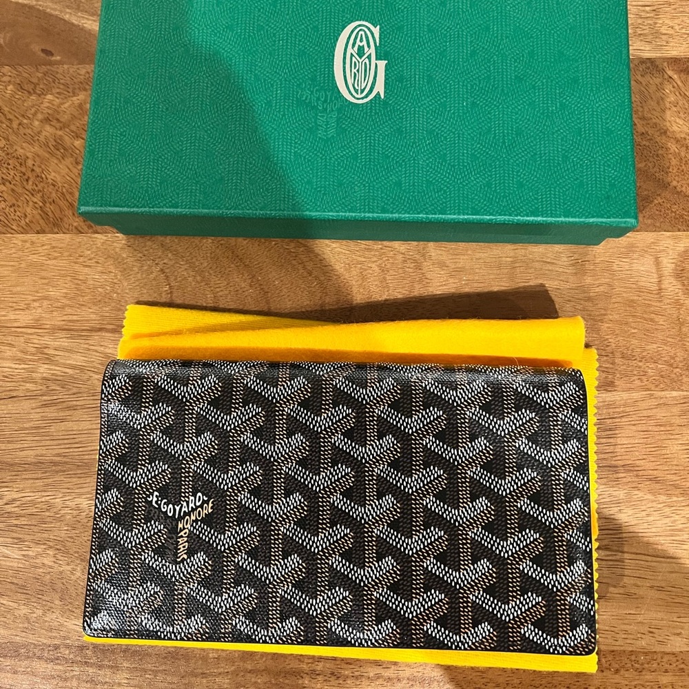 LIKE NEW AUTHENTIC GOYARD wallet for sale!